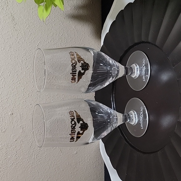 Unibroue Belgium Beer Footed Tulip Beer Glasses - Picture 1 of 4